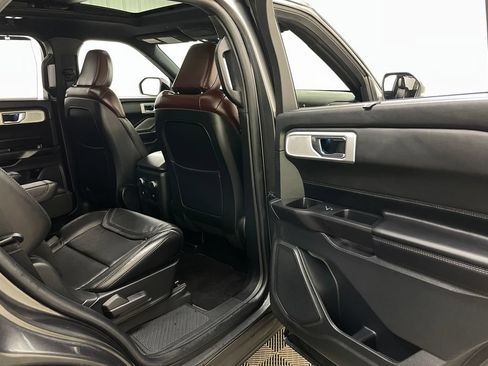 Used 2020 Ford Explorer Platinum w/ Premium Technology Package AWD/4WD image 45