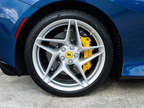 Used 2022 Ferrari F8 Tributo RWD image 36