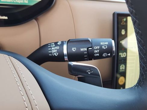 Used 2025 Land Rover Range Rover SE image 37