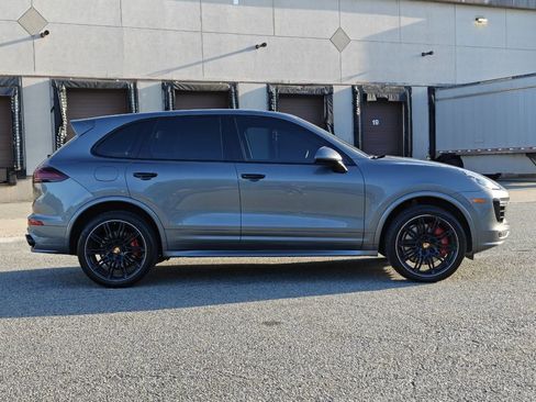 Used 2017 Porsche Cayenne Turbo AWD/4WD image 2