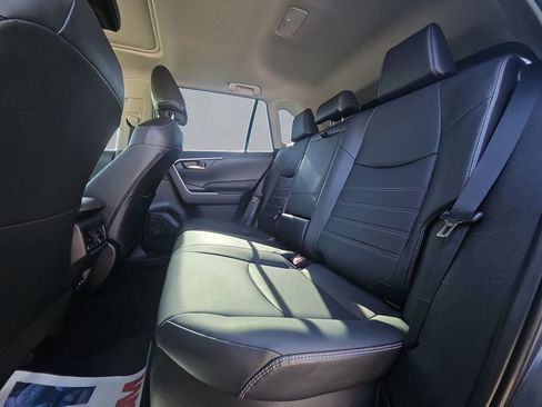Used 2023 Toyota RAV4 XLE Premium image 5