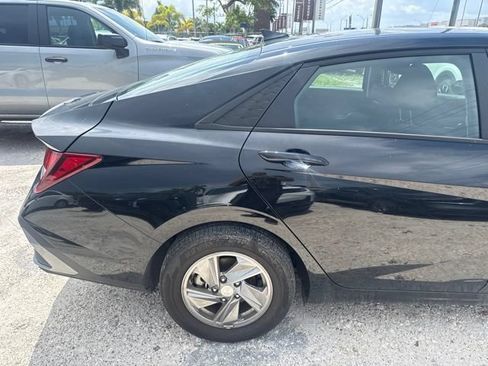 Used 2025 Hyundai Elantra SE w/ Cargo Package FWD image 4