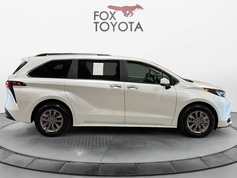 Used 2025 Toyota Sienna XLE w/ XLE Plus Package image 7