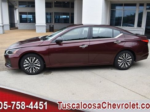Used 2024 Nissan Altima 2.5 SV image 5