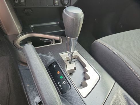 Used 2018 Toyota RAV4 XLE image 19