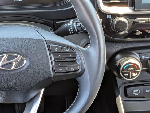 Used 2025 Hyundai Venue SEL FWD image 19