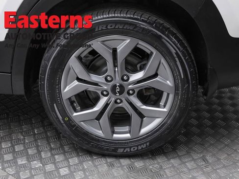 Used 2024 Kia Seltos LX image 8