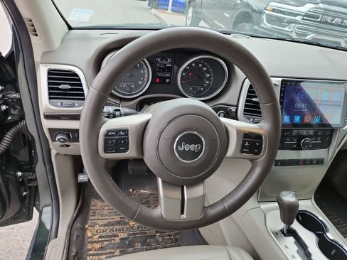 Used 2011 Jeep Grand Cherokee Laredo AWD/4WD image 12