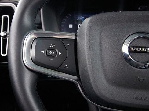 Certified 2026 Volvo XC40 B5 Plus AWD/4WD image 17