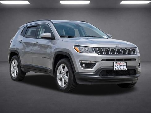 Used 2019 Jeep Compass Latitude FWD image 25