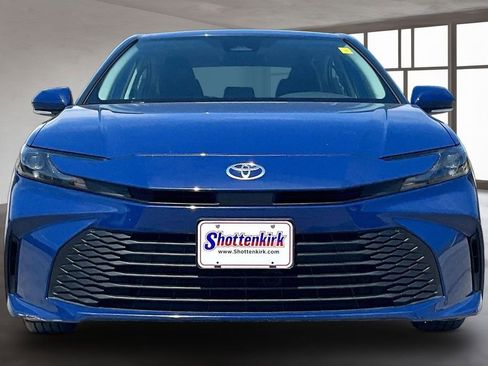 Used 2025 Toyota Camry SE image 2