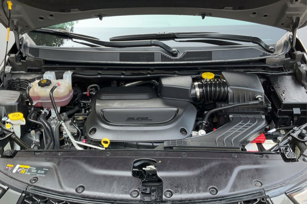 Used 2025 Chrysler Pacifica Limited FWD image 22