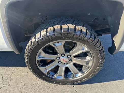 Used 2017 GMC Sierra 1500 SLT w/ SLT Premium Package image 12