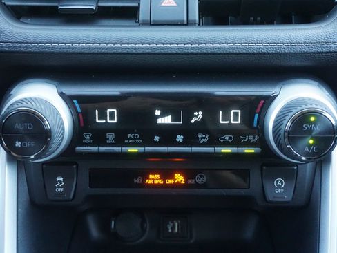 Used 2024 Toyota RAV4 XLE AWD/4WD image 11