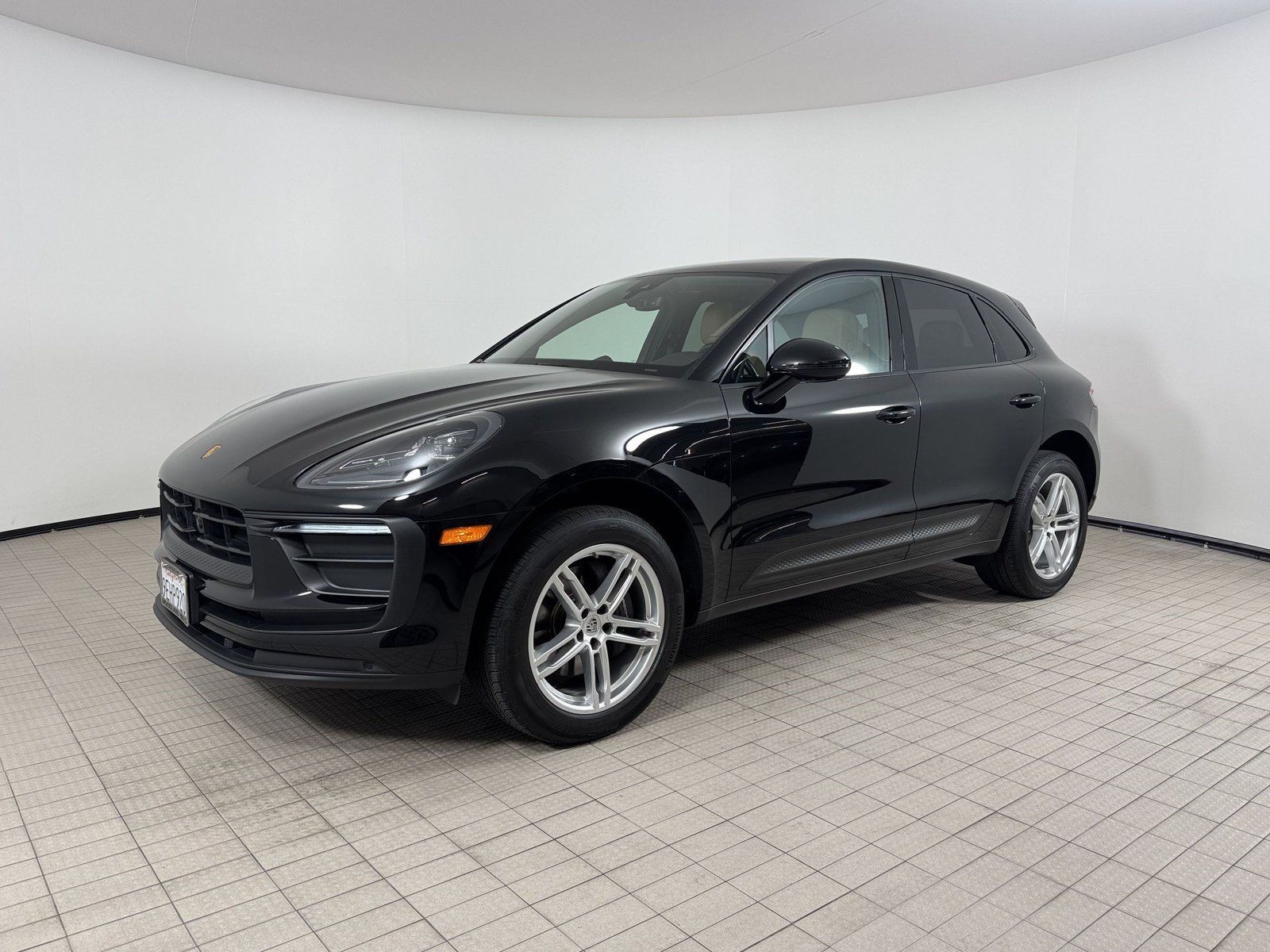 Certified 2023 Porsche Macan Turbo AWD/4WD image 1