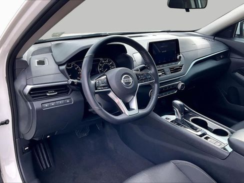 Certified 2022 Nissan Altima 2.5 SV w/ SV Premium Package FWD image 18