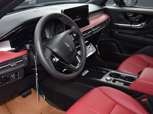 New 2025 Lincoln Corsair Grand Touring image 8