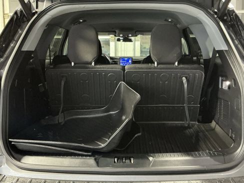 Used 2021 Ford Explorer XLT image 32