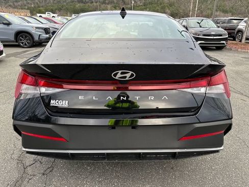 New 2026 Hyundai Elantra SE image 4