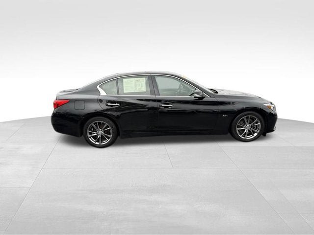 Used 2017 INFINITI Q50 Signature Edition w/ All Weather Package (L93) AWD/4WD image 4