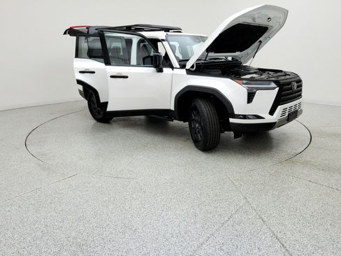 Used 2024 Lexus GX 550 AWD/4WD image 16