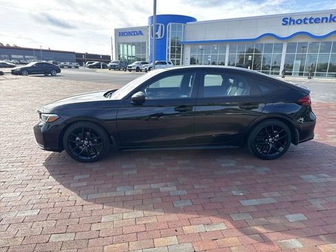Used 2025 Honda Civic Sport image 3