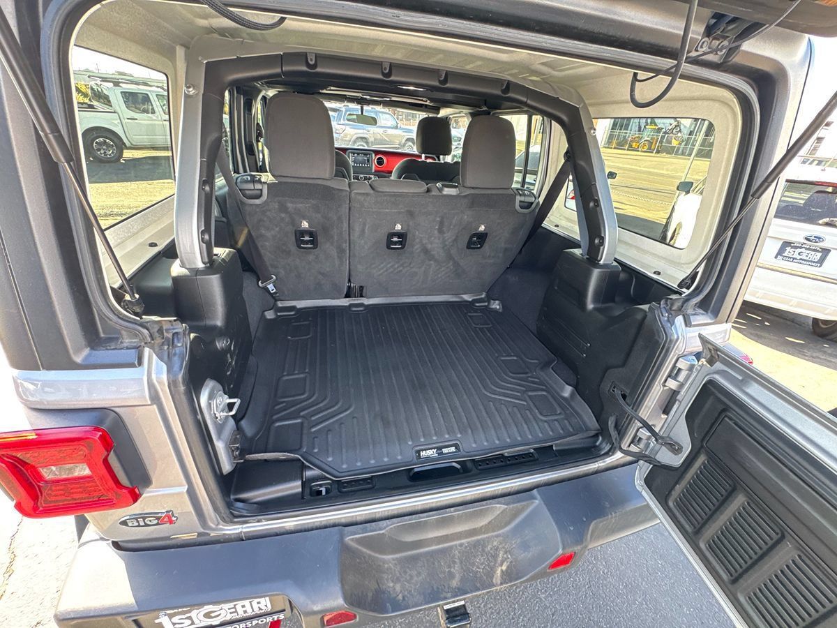 Used 2018 Jeep Wrangler Unlimited Rubicon w/ LED Lighting Group AWD/4WD image 9