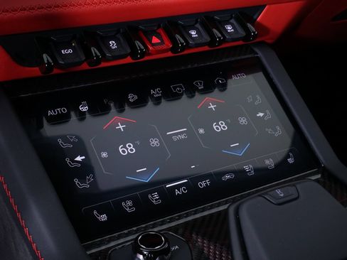 Used 2025 Lamborghini Urus SE AWD/4WD image 28