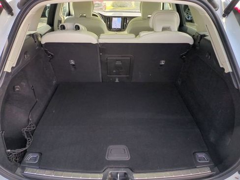 Used 2022 Volvo XC60 T8 Inscription w/ Advanced Package image 30