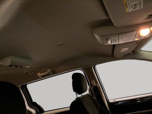 Used 2019 Dodge Grand Caravan SE w/ Rear Park Assist Package FWD image 22
