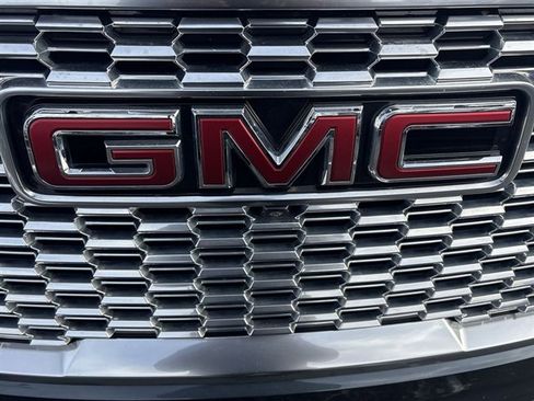 Used 2021 GMC Yukon Denali w/ Denali Premium Package image 32