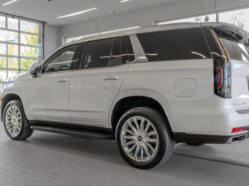 Used 2023 Cadillac Escalade Premium Luxury AWD/4WD image 13