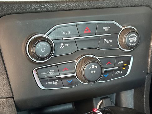 Used 2021 Dodge Charger SXT w/ Leather Interior Group image 19