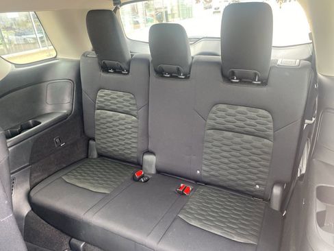 Used 2022 Nissan Pathfinder SV w/ SV Premium Package image 16