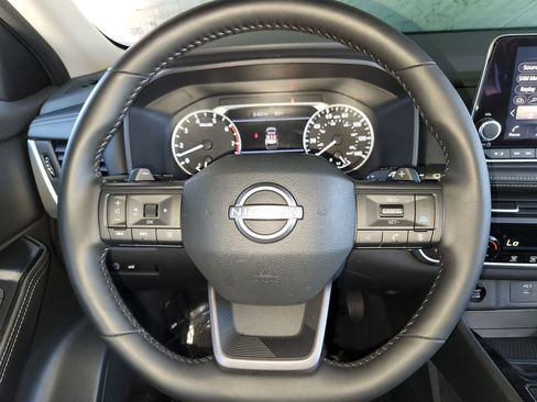 Used 2025 Nissan Rogue SV image 22