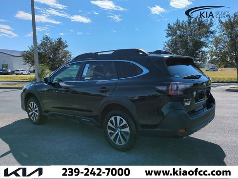 Used 2023 Subaru Outback Premium image 7