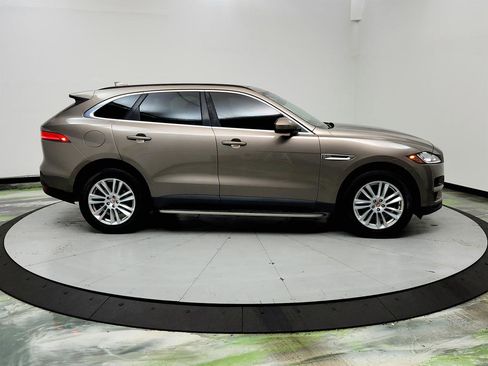 Used 2017 Jaguar F-PACE Prestige image 4