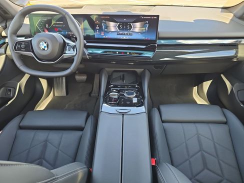 Used 2025 BMW 540i xDrive AWD/4WD image 9