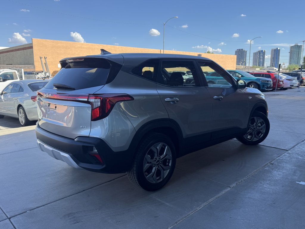 Used 2024 Kia Seltos LX AWD/4WD image 4