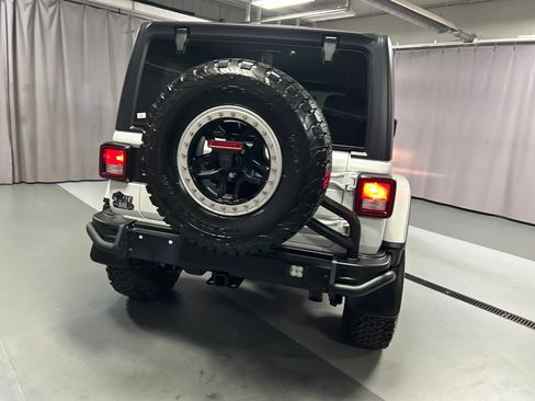 Used 2023 Jeep Wrangler Unlimited Rubicon w/ Cold Weather Group AWD/4WD image 6