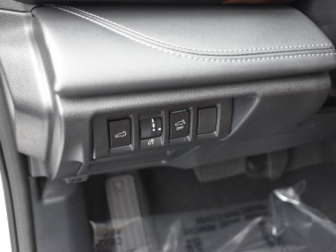 Used 2023 Subaru Outback Touring image 12