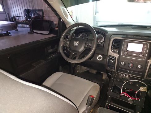 Used 2022 RAM 1500 4x4 Crew Cab Classic w/ Chrome Appearance Group image 15