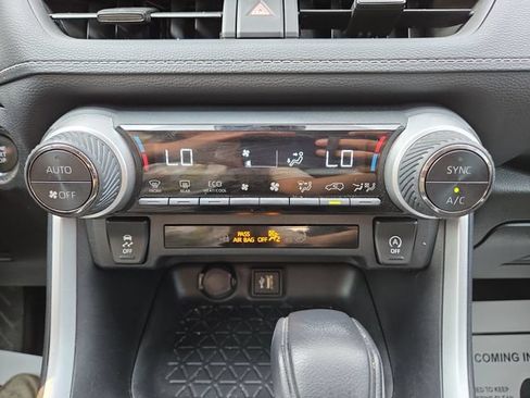 Used 2024 Toyota RAV4 XLE AWD/4WD image 27