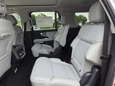 New 2026 Ford Expedition Max Platinum w/ Driver's Package AWD/4WD image 17