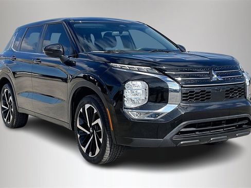 Used 2022 Mitsubishi Outlander ES image 1