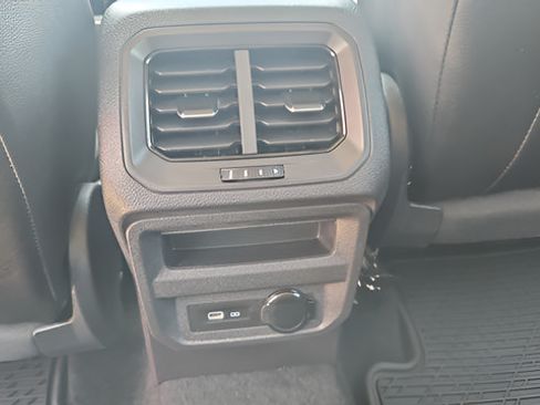 Used 2024 Volkswagen Tiguan SE AWD/4WD image 26