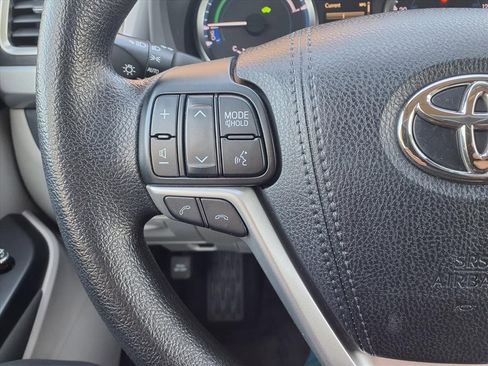 Used 2017 Toyota Highlander LE image 18