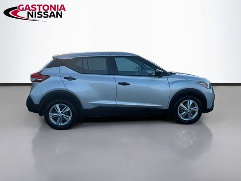 Used 2020 Nissan Kicks S image 10