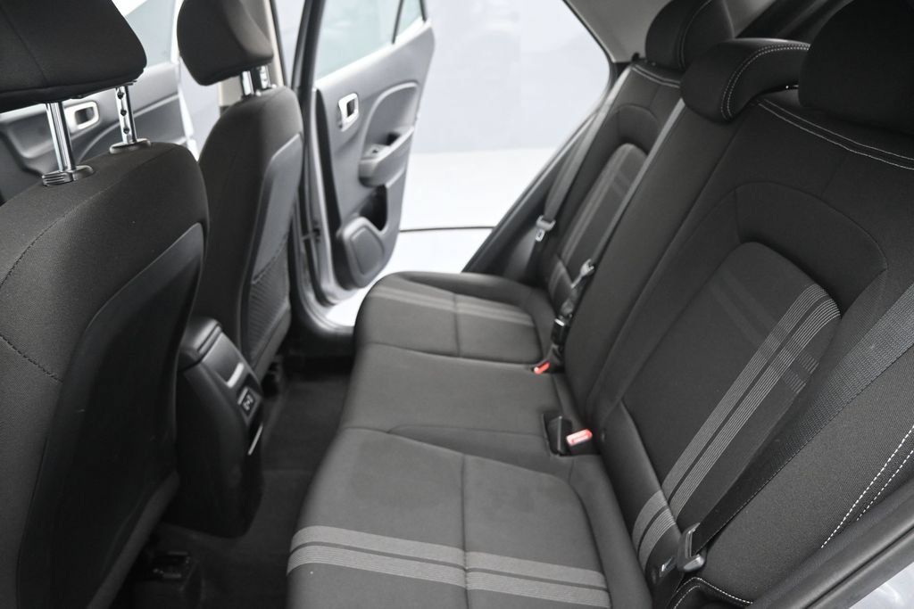 Used 2025 Hyundai Venue SEL FWD image 14