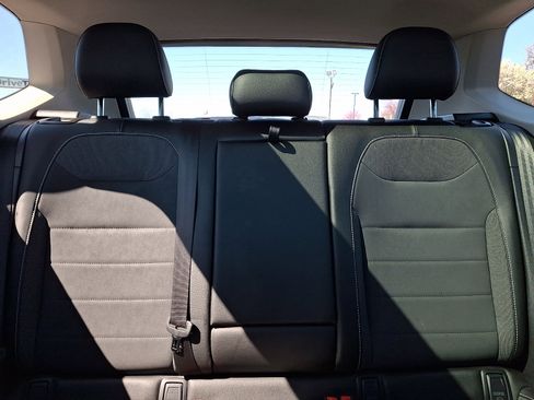 Used 2023 Volkswagen Taos SE w/ Panoramic Sunroof Package image 15